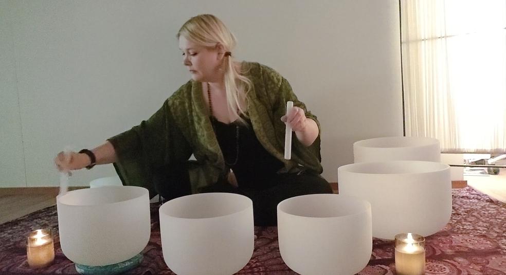 Kristalliäänimaljat by Valaistu Huone